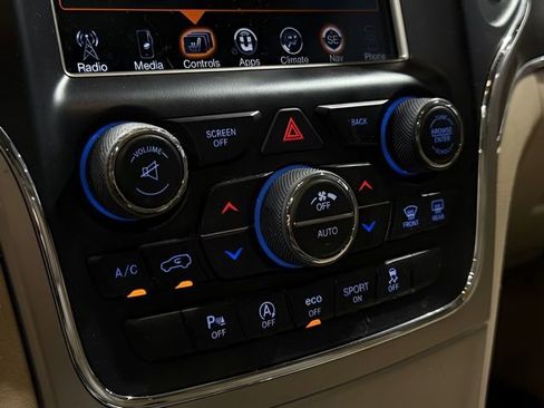 Used 2017 Jeep Grand Cherokee Limited w/ Luxury Group II image 29