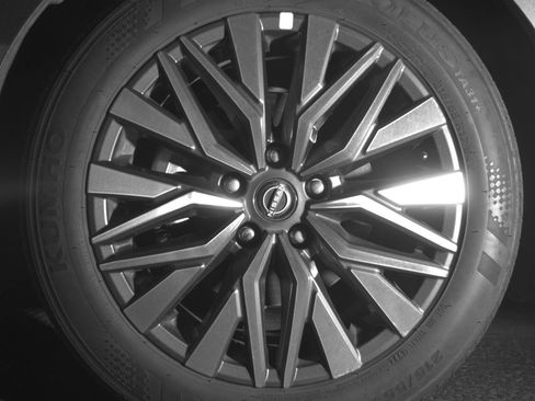 Used 2025 Nissan Altima 2.5 SV image 12