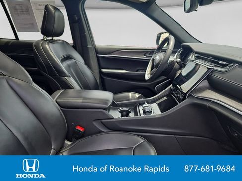 Used 2024 Jeep Grand Cherokee Limited 4xe AWD/4WD image 17