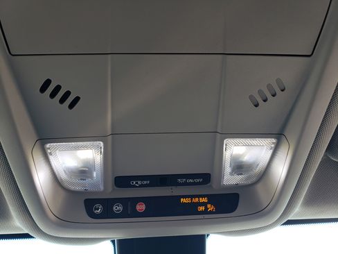 Used 2022 Chevrolet Equinox LT w/ Driver Convenience Package image 27