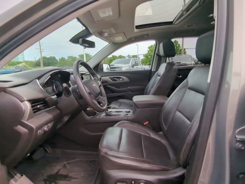 Used 2019 Chevrolet Traverse LT w/ LT Premium Package AWD/4WD image 16