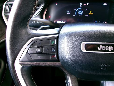 Used 2022 Jeep Grand Cherokee L Limited RWD image 11