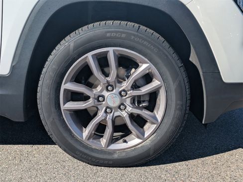 Used 2023 GMC Terrain SLT image 12