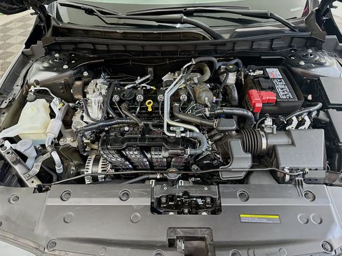Used 2025 Nissan Altima 2.5 SV FWD image 33