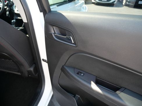 Used 2017 GMC Terrain SLE FWD image 33