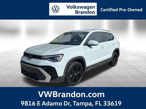 Certified 2025 Volkswagen Taos SE w/ Panoramic Sunroof Package FWD image 1
