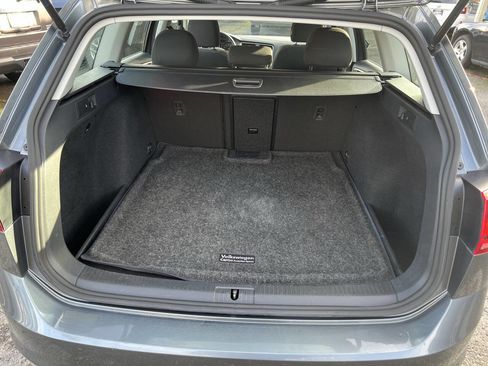 Used 2017 Volkswagen Golf S image 26