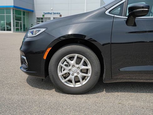 Used 2026 Chrysler Pacifica Select FWD image 11
