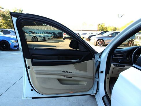 Used 2015 BMW 750Li image 28