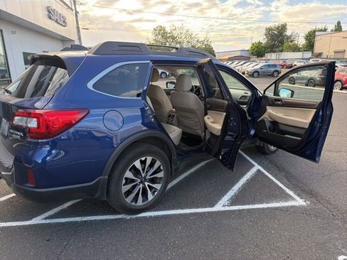 Used 2017 Subaru Outback 2.5i Limited AWD/4WD image 10