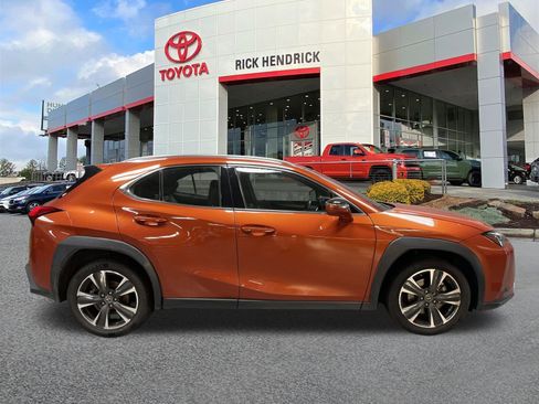 Used 2022 Lexus UX 200 w/ Accessory Package (Z2) image 37