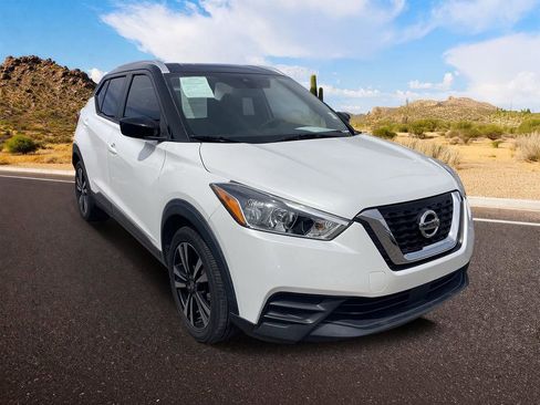 Used 2020 Nissan Kicks SV FWD image 1