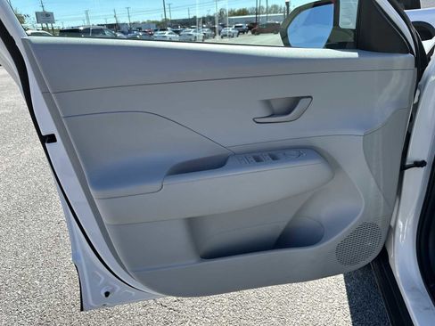 Certified 2025 Hyundai Kona SEL image 17