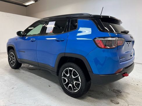 Used 2024 Jeep Compass Trailhawk AWD/4WD image 11