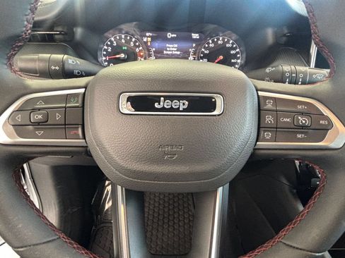 Used 2025 Jeep Compass Trailhawk w/ Trailer Tow Group AWD/4WD image 27