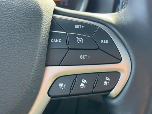 Used 2020 Jeep Grand Cherokee Limited w/ Luxury Group II image 19