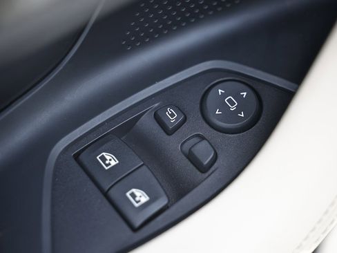 Used 2025 BMW 230i Coupe image 18