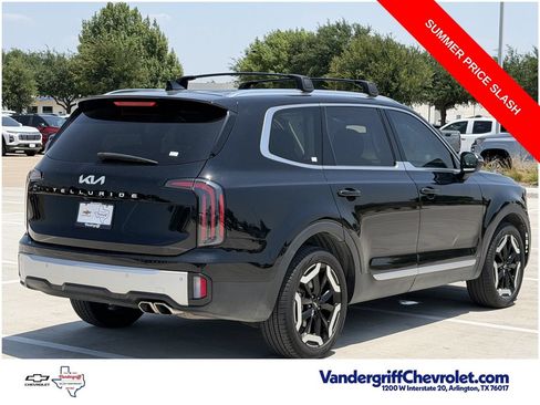 Used 2024 Kia Telluride EX w/ EX Captain's Chair Package FWD image 4