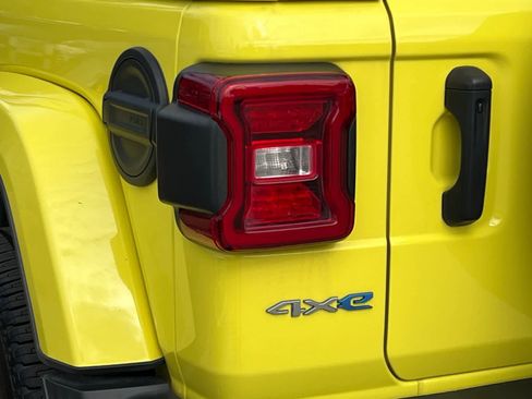 Used 2023 Jeep Wrangler Sahara w/ Cold Weather Group AWD/4WD image 29