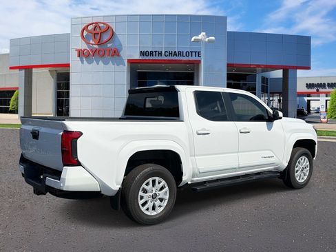 Used 2024 Toyota Tacoma SR5 AWD/4WD image 6