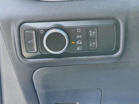 Used 2023 Ford Explorer XLT AWD/4WD image 34