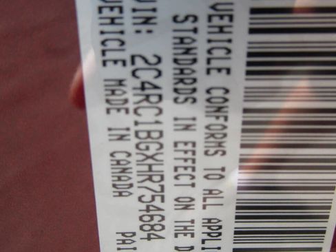 Used 2017 Chrysler Pacifica Touring-L image 21