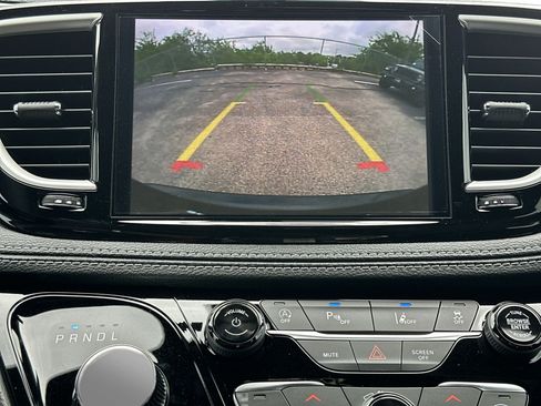 New 2027 Chrysler Pacifica Select FWD image 40