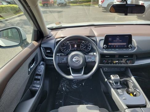 Used 2023 Nissan Rogue SV image 11