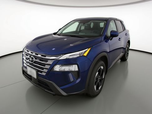 Used 2025 Nissan Rogue SV AWD/4WD image 3