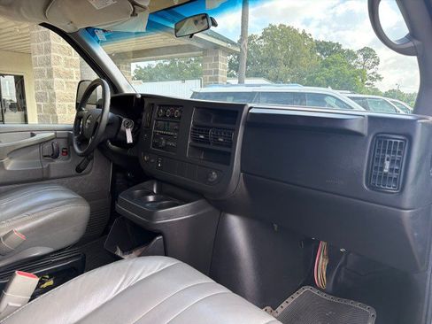Used 2008 GMC Savana 3500 Extended Passenger RWD image 21