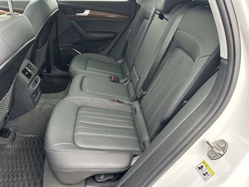 Used 2023 Audi Q5 2.0T Premium w/ Convenience Package image 12