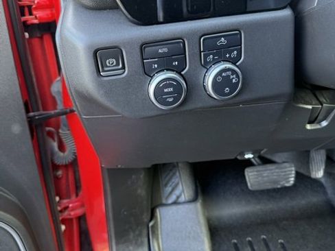 Used 2022 GMC Sierra 1500 SLE image 16
