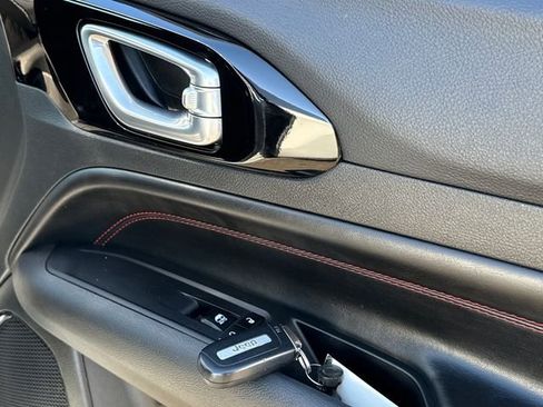 Used 2024 Jeep Compass Trailhawk image 30