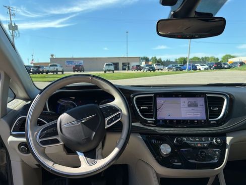 Used 2021 Chrysler Pacifica Limited w/ Premium & Safety Sphere Group AWD/4WD image 13