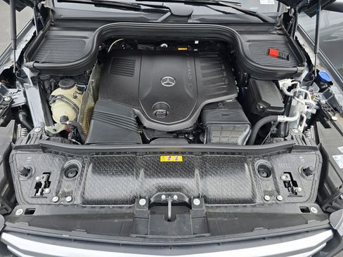 Used 2024 Mercedes-Benz GLS 450 4MATIC image 10