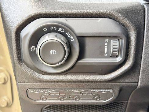 Used 2025 Jeep Wrangler Unlimited Sport AWD/4WD image 36