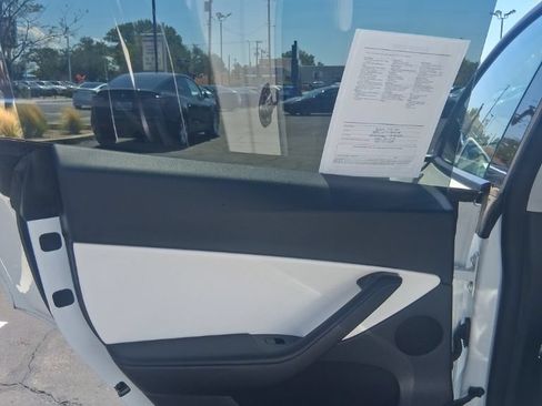 Used 2023 Tesla Model Y Long Range AWD/4WD image 5