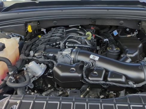 Used 2024 Jeep Grand Cherokee L Limited w/ Luxury Tech Group II image 9