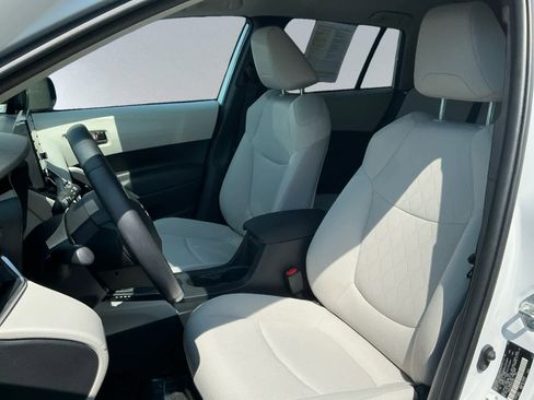 Used 2022 Toyota Corolla Cross LE image 12