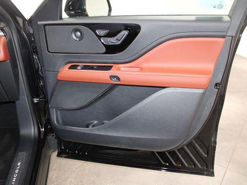 Used 2025 Lincoln Aviator Reserve image 33