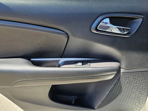 Used 2020 Dodge Journey Crossroad FWD image 19