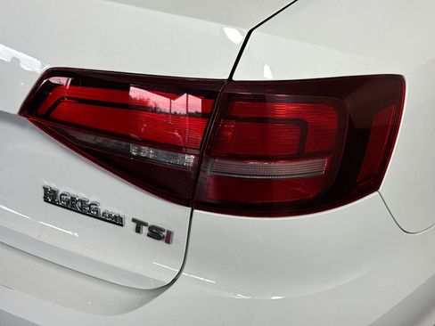 Used 2017 Volkswagen Jetta SE image 34