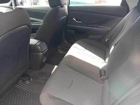 Used 2025 Hyundai Elantra SE FWD image 13