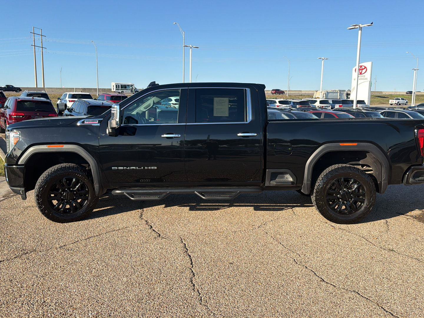 Used 2021 GMC Sierra 2500 Denali w/ Denali Black Diamond Edition AWD/4WD image 6