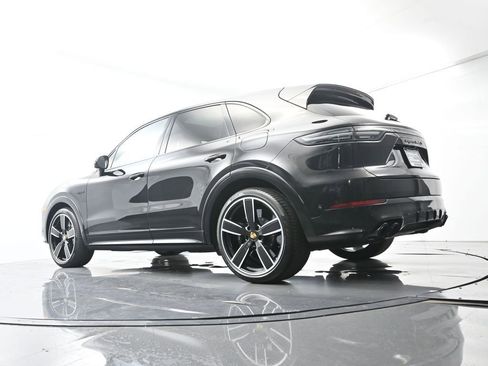 Certified 2022 Porsche Cayenne Turbo S AWD/4WD image 49