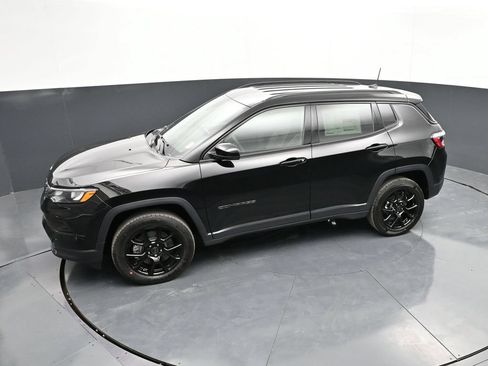 Used 2026 Jeep Compass Latitude AWD/4WD image 31