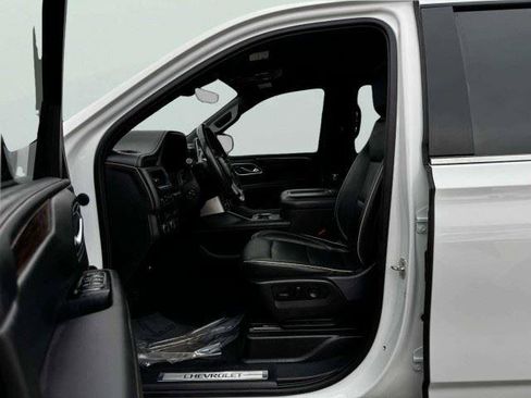Used 2021 Chevrolet Suburban Premier w/ Premium Package RWD image 20