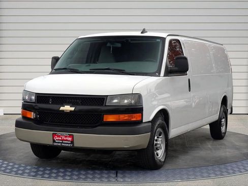 Used 2018 Chevrolet Express 3500 Extended w/ Driver Convenience Package image 3