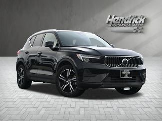 Used 2025 Volvo XC40 B5 Core video 2