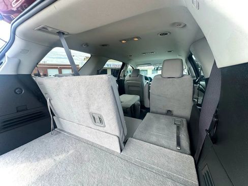 Used 2011 GMC Acadia SLE image 23